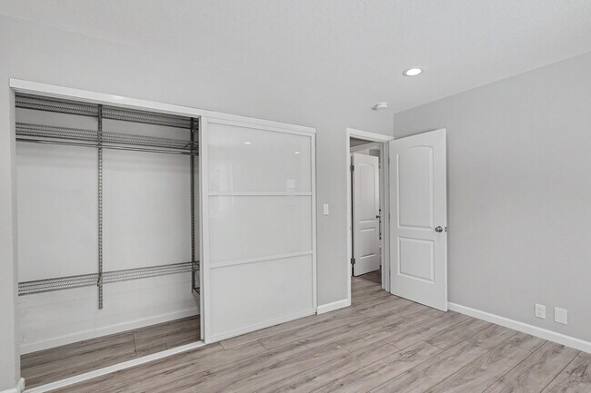 Building Photo - 3143 Shriver Dr