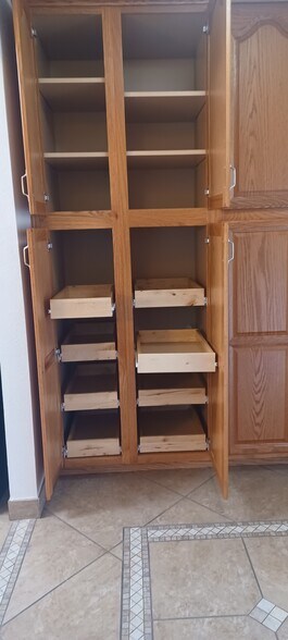 Pantry off the kitchen - 29640 SW Volley St