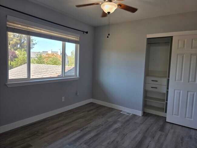 Building Photo - 780 W Cotati Ave