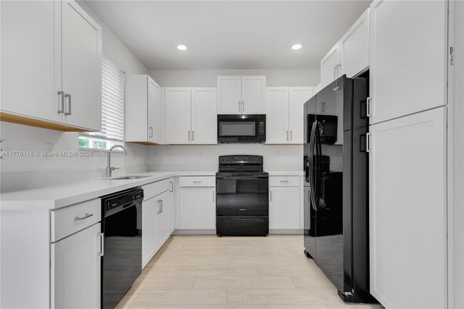 Primary Photo - 2445 SE 10th St