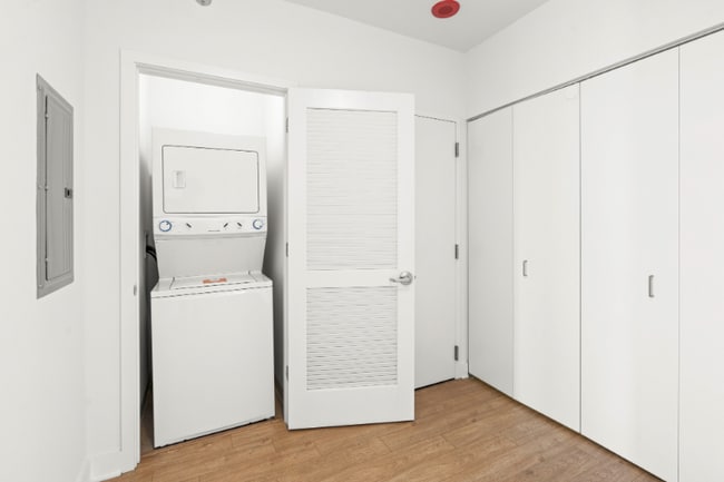 Building Photo - 190 N Garland Ct