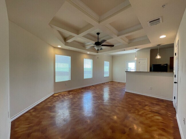 Building Photo - Town home for rent
