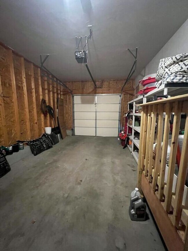 Building Photo - Charming 3-Bedroom Home with Modern Comfor...