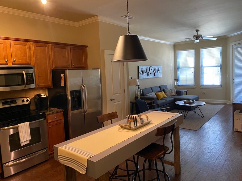 Building Photo - 445 W Blount Ave