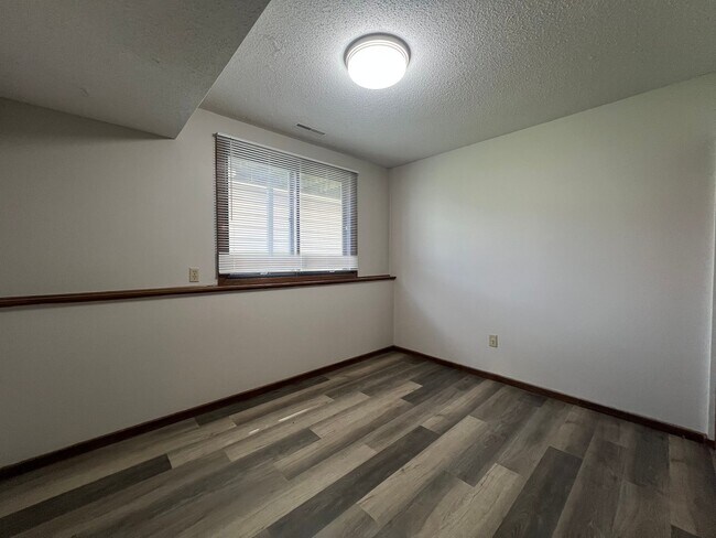 Building Photo - Spacious 2-Bed, 1-Bath Townhome with a Gar...