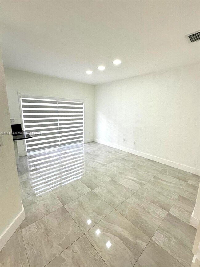 Building Photo - 9285 220th Ter