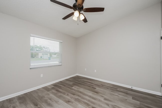Building Photo - 204 Lily Pad Ln