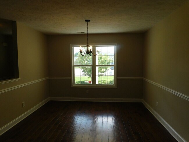 Building Photo - Beautiful Family Home