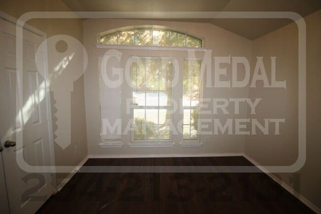 Building Photo - Willamette Wins – Where Convenience Meets Everyday Living!