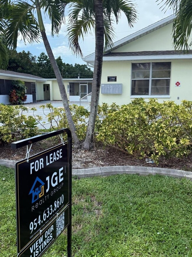 Building Photo - 4926 Vincennes St