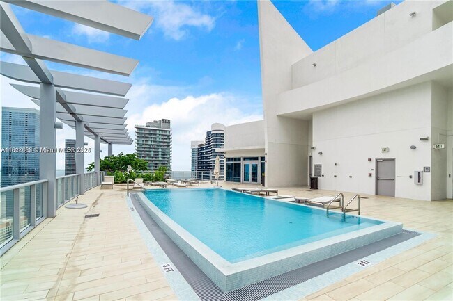 Building Photo - 1100S S Miami Ave