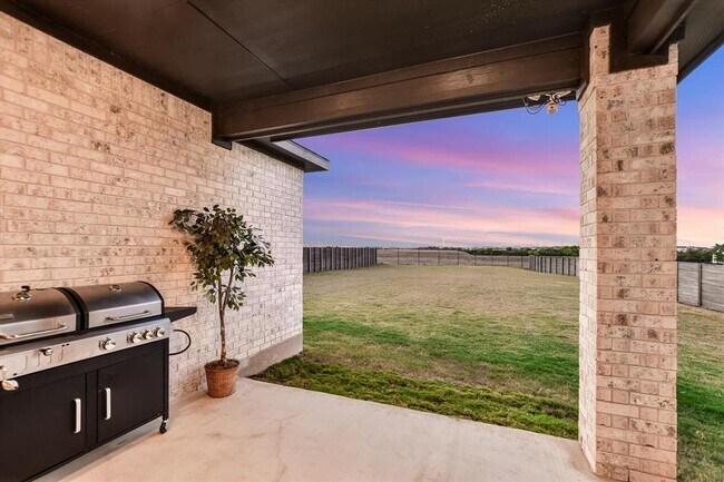 Building Photo - 737 Leeward Pass