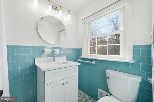 Building Photo - 448 Summers Dr