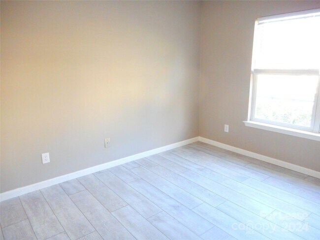 Building Photo - 3152 Mannington Dr