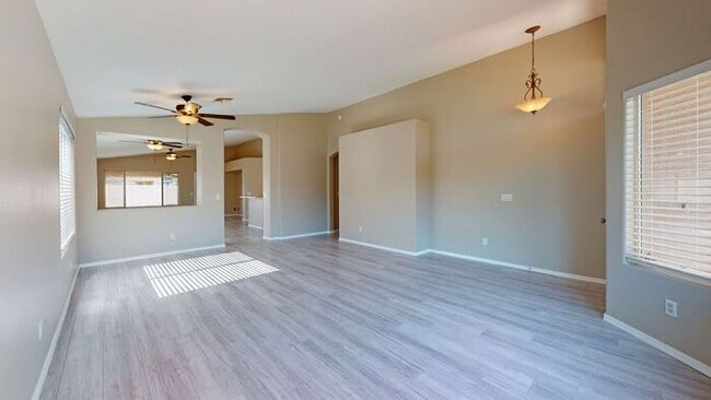 Building Photo - 3830 E Kroll Dr