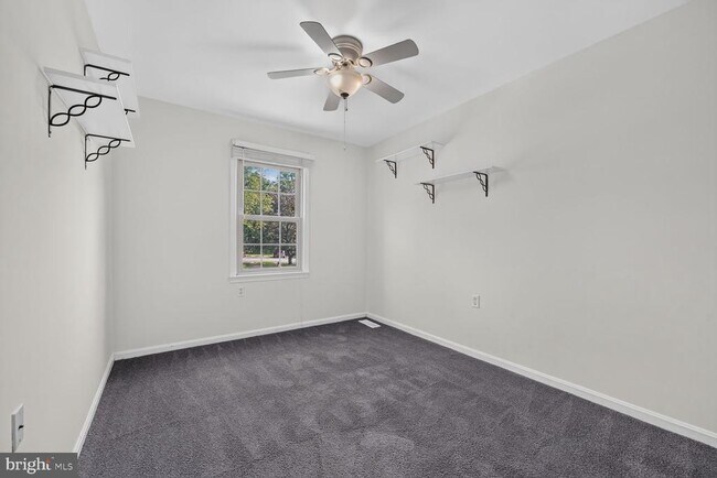 Building Photo - 3046 Seminole Rd