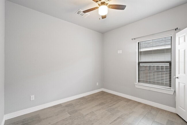 Building Photo - 1010 Tesoro Stone