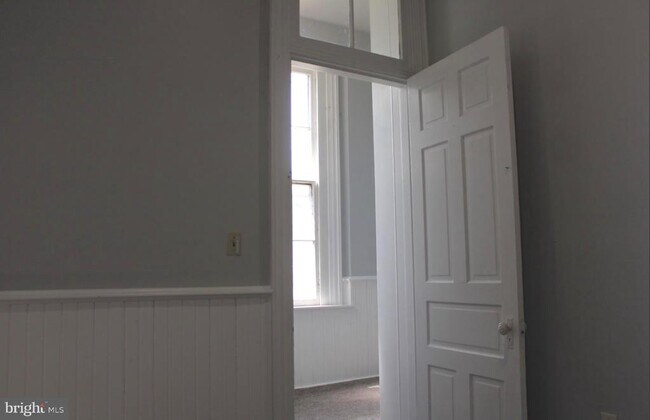 Building Photo - 745 Manor St