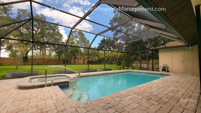 Building Photo - CLASSIC SARASOTA POOL HOME WITH UPDATES AN...