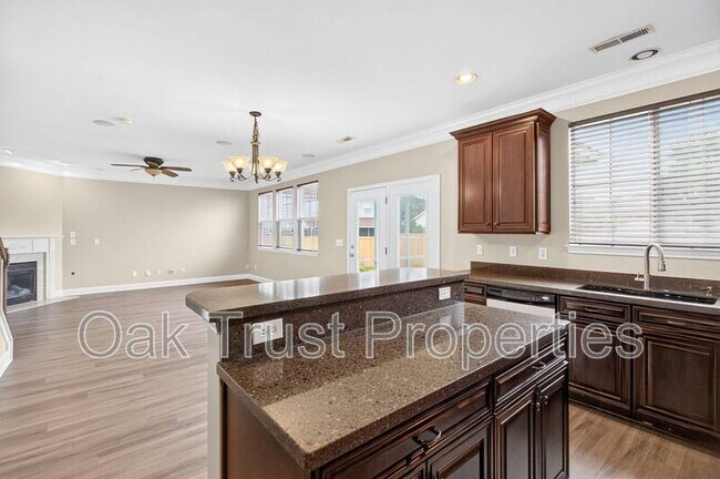 Building Photo - 7018 Bellflower Ln