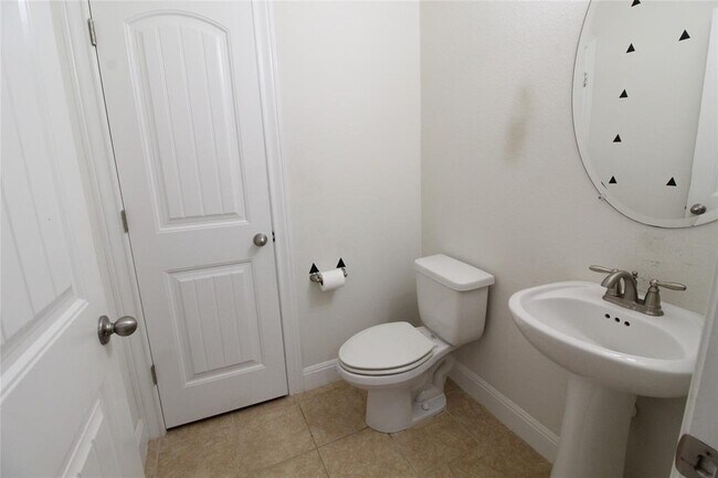 Building Photo - 5800 Viejo Dr