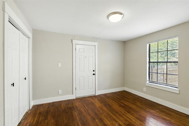 Building Photo - 3303 Dalton St