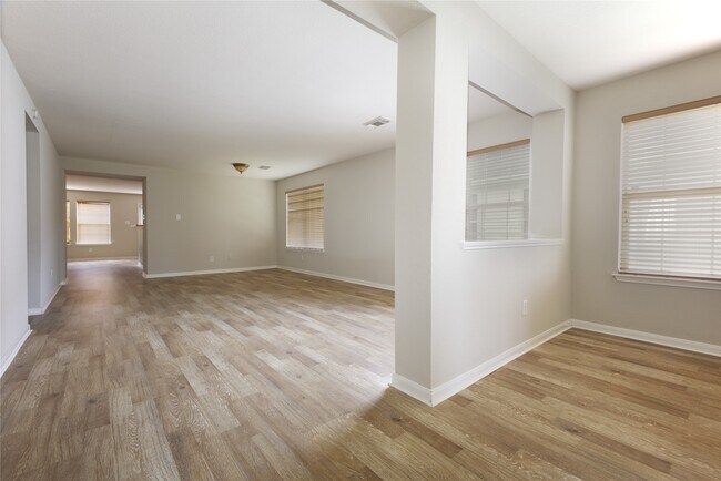 Building Photo - 1122 Americana Dr