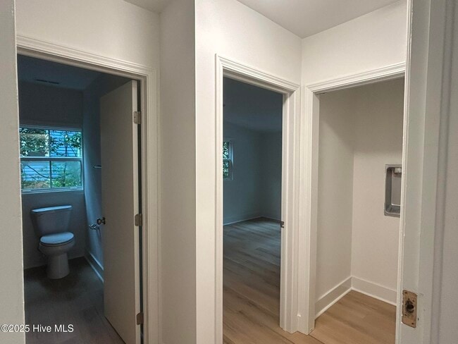 Building Photo - 4929 Oleander Dr