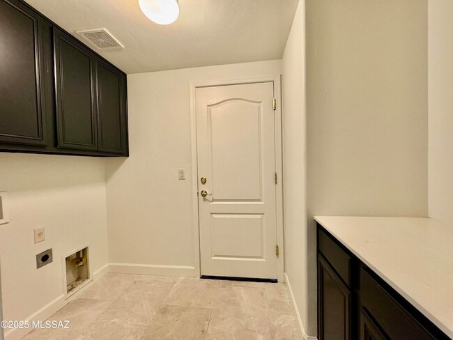 Building Photo - 5926 N Campo Abierto