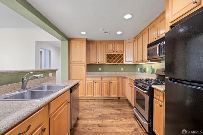 Building Photo - 2210 Gellert Blvd