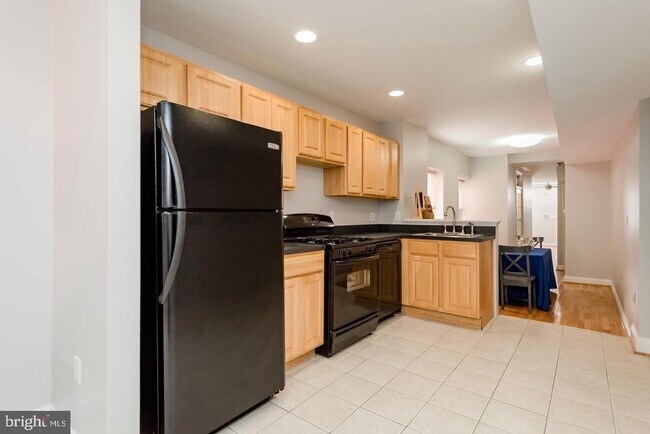 Building Photo - 19 S Ann St