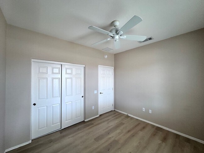 Building Photo - Updated 3 Bed/2 Bath in 55+ Community