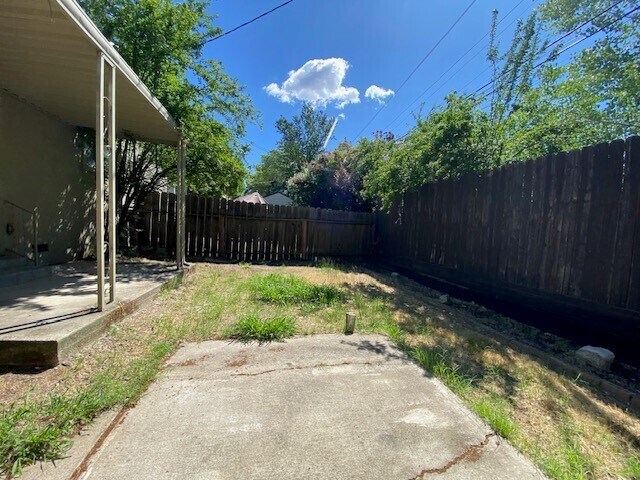 Building Photo - Charming 2-bedroom, 1-bath, 800 sq. ft. du...
