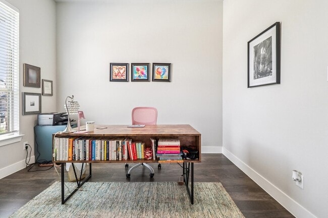 Building Photo - 847 Longbranch Way