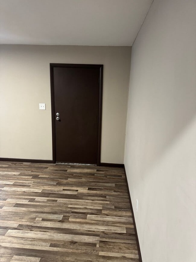 Building Photo - Newly remodeled 2 bedroom home