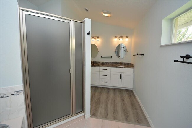 Building Photo - 18 Wellwater Dr