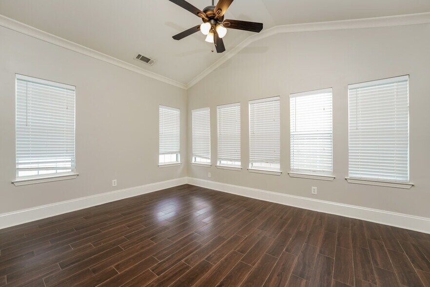 Building Photo - 605 Brookwater Dr