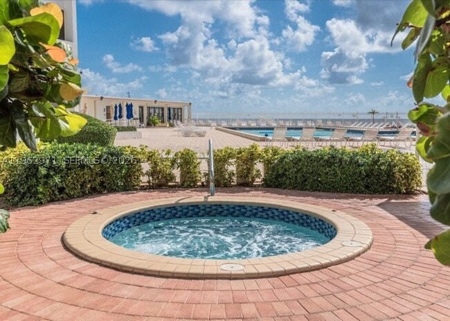 Building Photo - 3505 S Ocean Dr