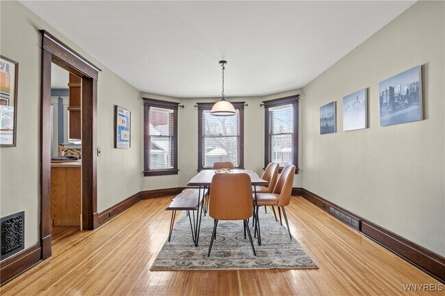 Building Photo - 365 W Utica St