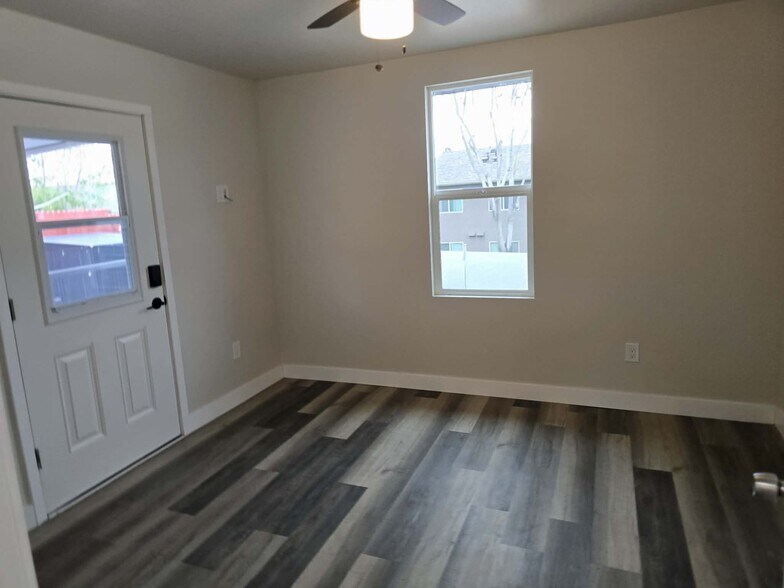 Building Photo - 2222 W Dunlop St