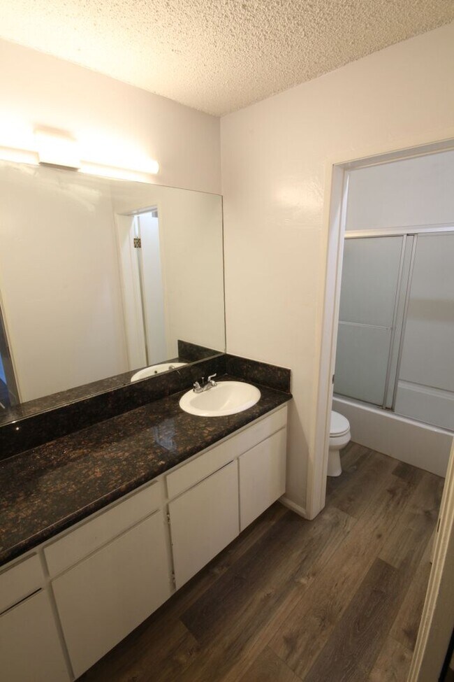 Building Photo - Large 2-bedroom condo at the Plaza Condos in Pacific Beach