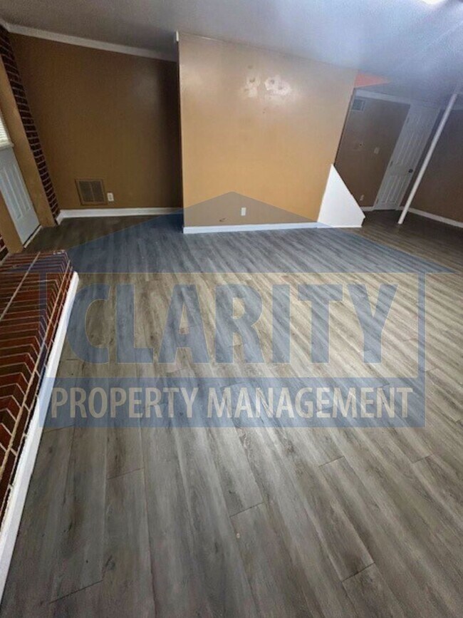 Building Photo - Large, four bedroom home in Chattanooga!