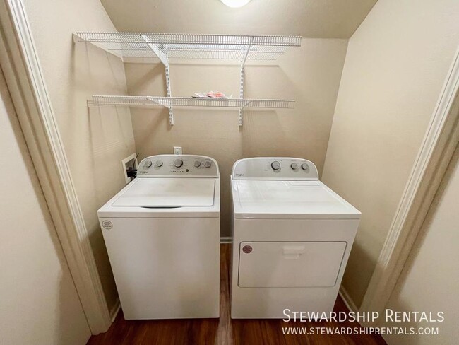 Building Photo - 1472 E 19th Ave