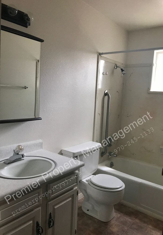 Building Photo - 1515 Cedar Ct 11