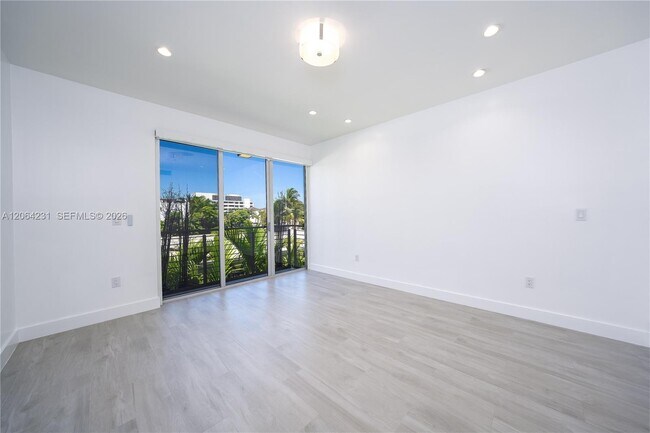 Building Photo - 1153 101st St