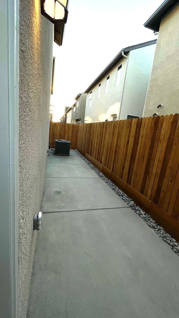 Building Photo - 4 year old 5 bedroom 2.5 bath home