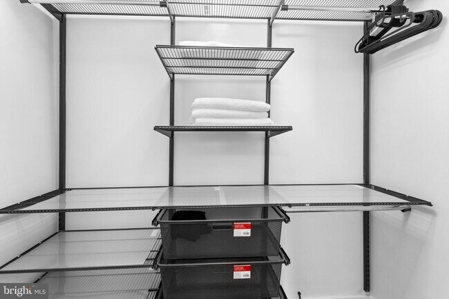 Building Photo - 4600 Duke St