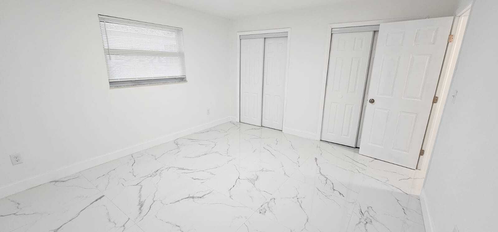 Building Photo - 133 SE 2nd Ave