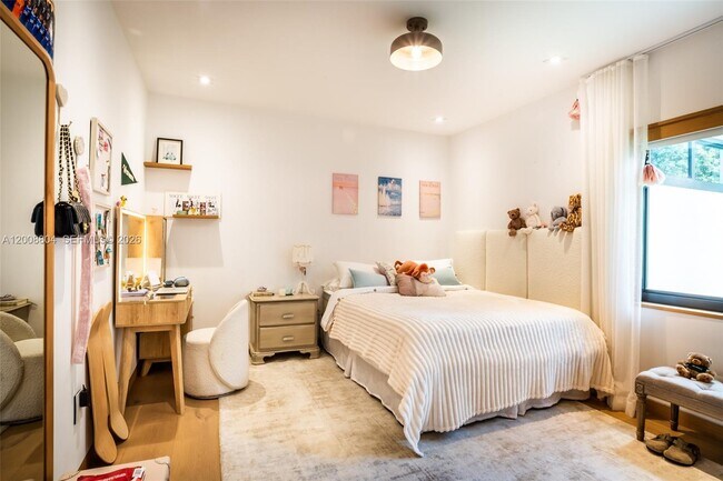 Building Photo - 115 SW 23rd Rd