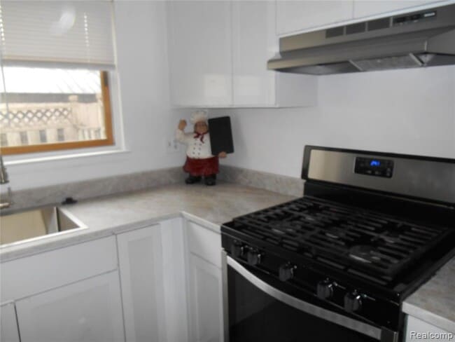 Building Photo - 1440 W Elmwood Ave